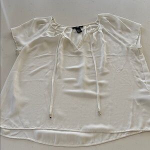 H&M Cream Blouse with Tie Detail Size: 10 NWOT ✨